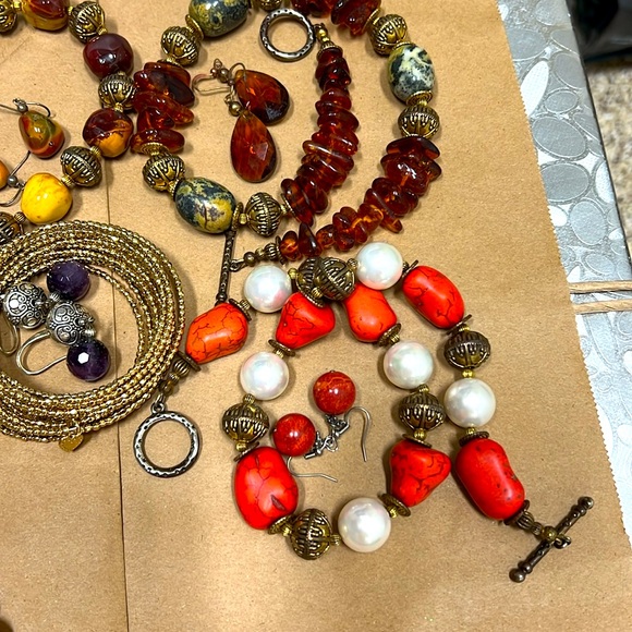 JEWELRY - MISCELLANEOUS COSTUME - Picture 6 of 6